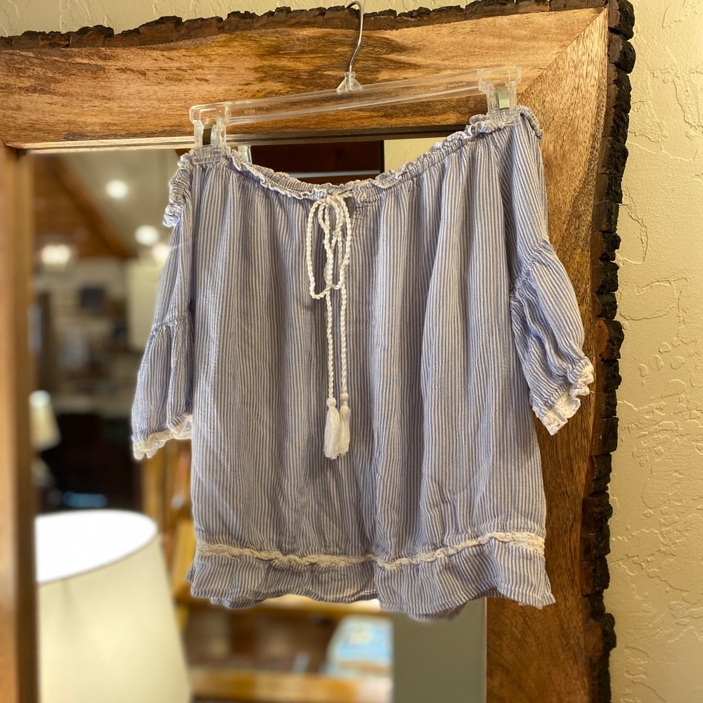 AMERICAN EAGLE OFF THE SHOULDER TOP